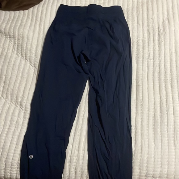 Women’s lululemon joggers - Picture 3 of 5